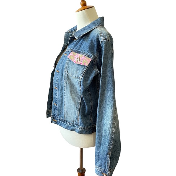 UPCYCLED MED-LT WASH DENIM JEANS JACKET PINK PAISLEY RIBBON AND CRYSTAL BUTTONS - Picture 6 of 10